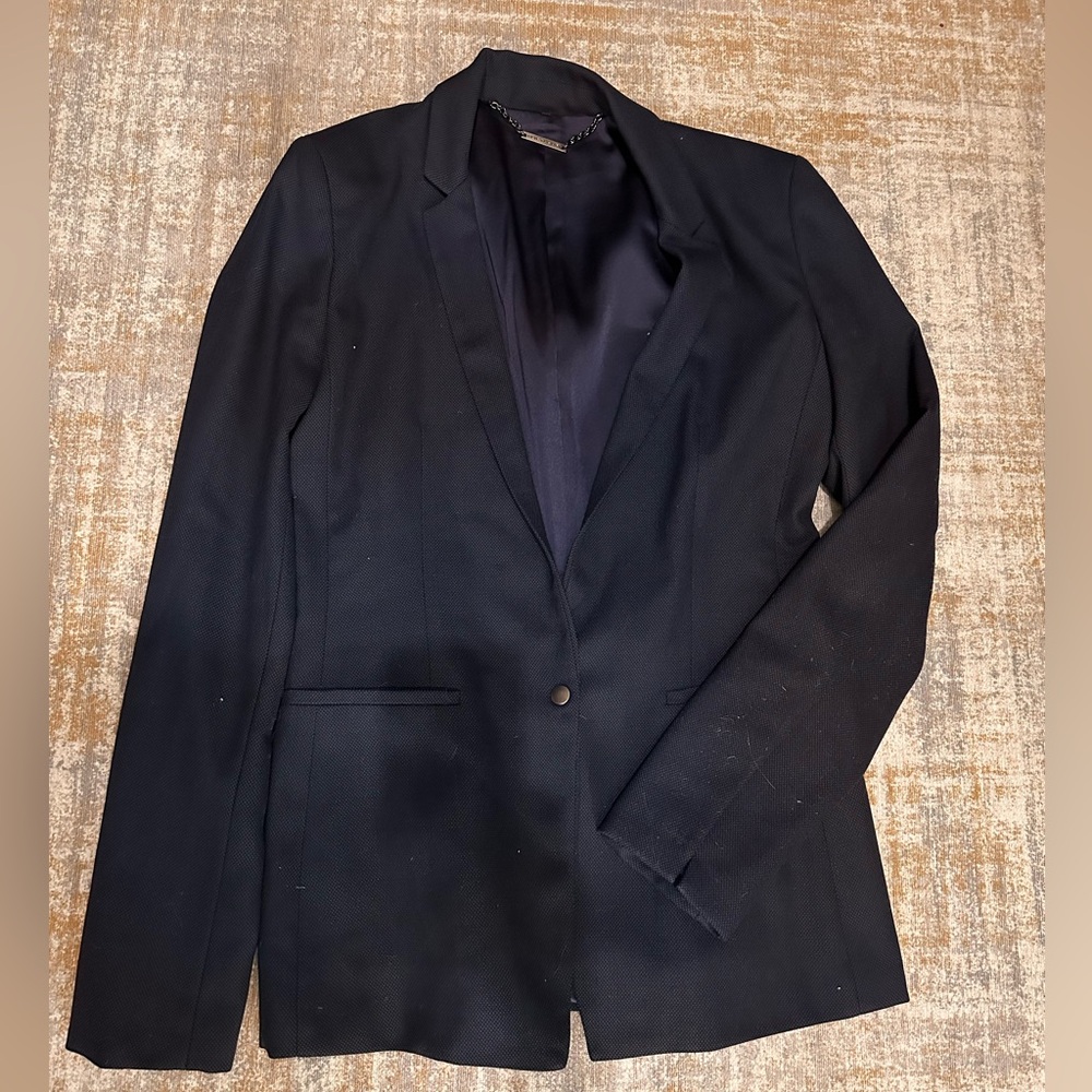 Elie Tahari Navy Blazer. Size 4
